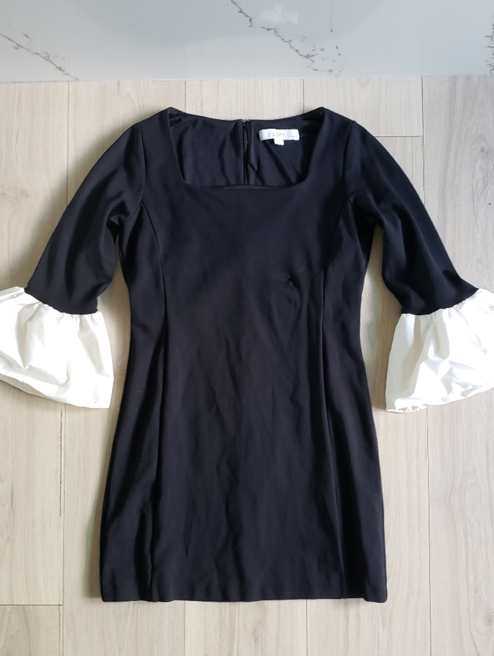 LOFT Sheath Dress‎ Womens 6P Black White Bell Sleeve Square Neck Mini